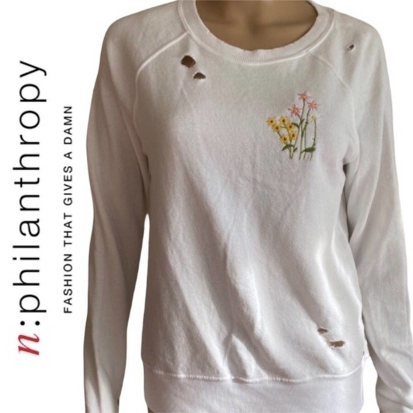 n:Philanthropy Grey Pullover Sweatshirt Embroidered Flowers NWOT Small - Picture 1 of 12